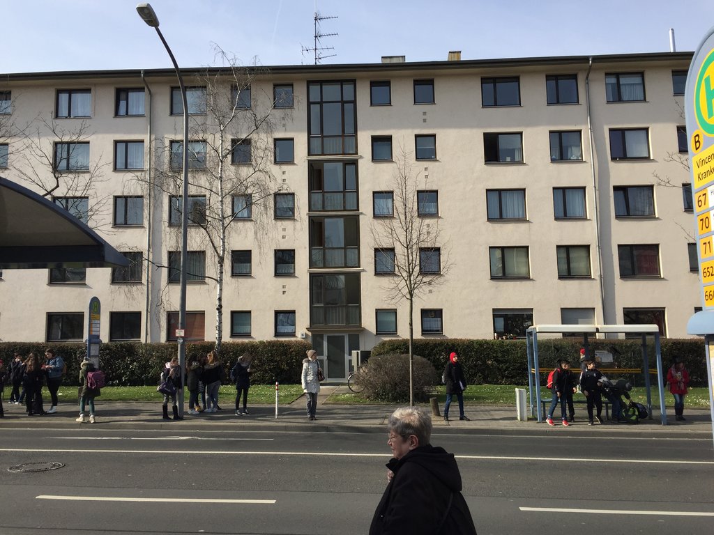 Gebäude mit vielen eingebauten Fenstern als Referenz für Fensterbauer Ausbau Reich aus Bad Kreuznach